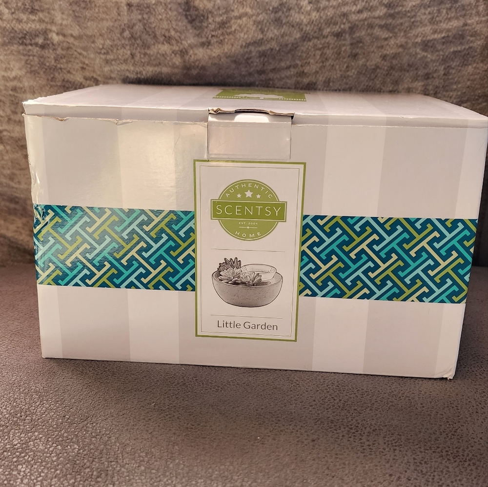 Scentsy Little Garden warmer